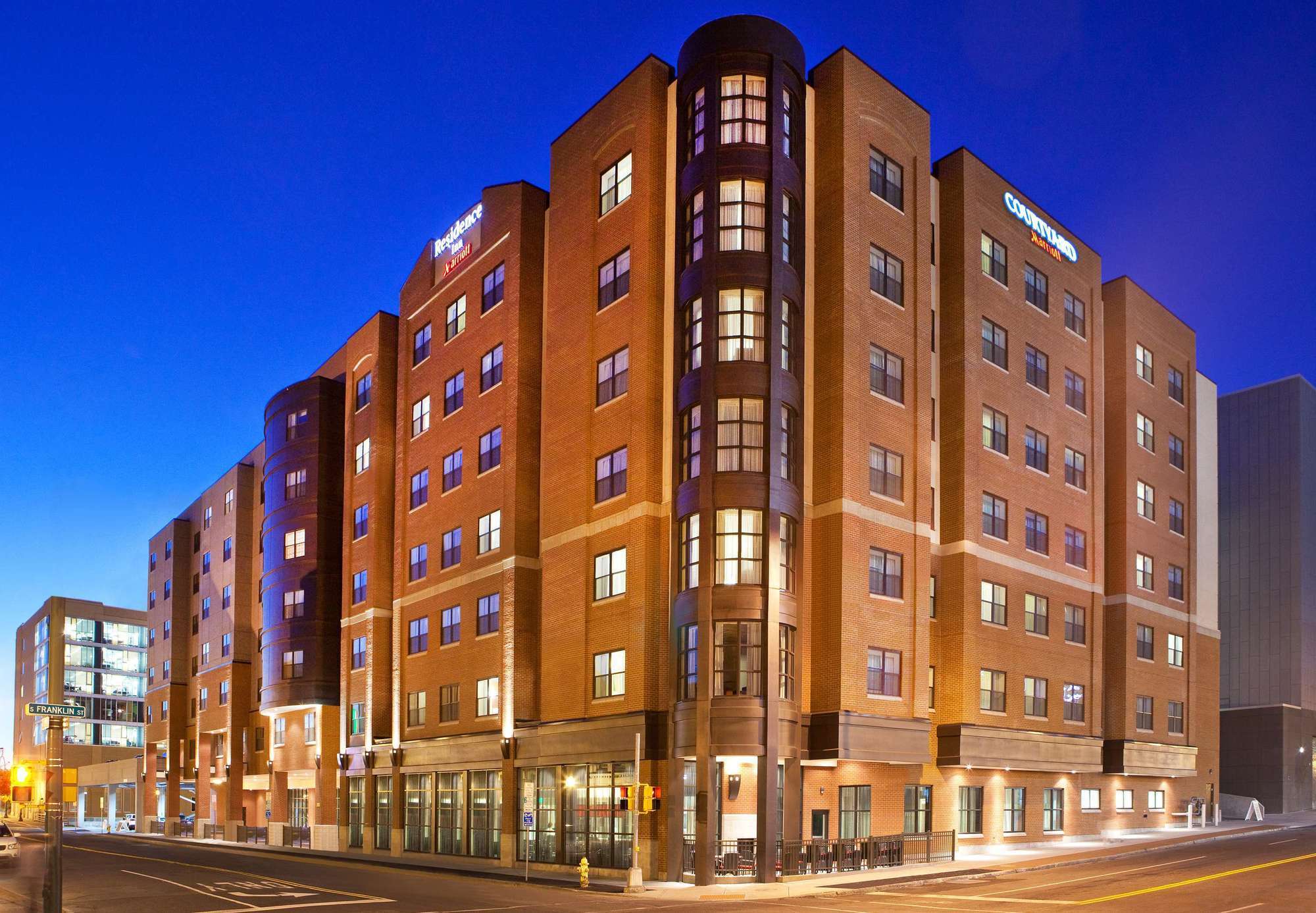 Courtyard By Marriott Syracuse Downtown At Armory Square Hotel Exterior photo